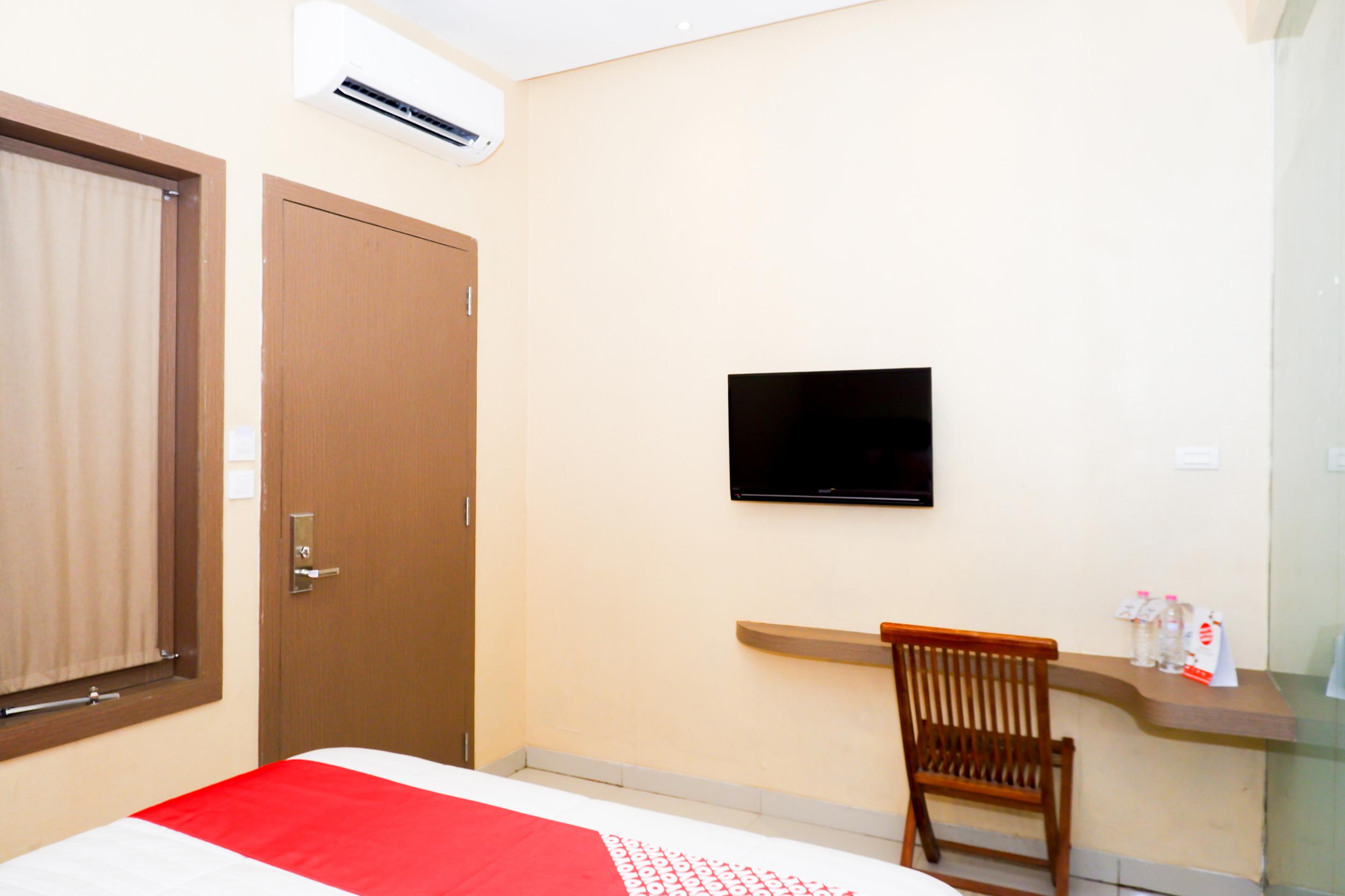 Oyo 379 Grand Mundu Hotel Semarang Exterior photo