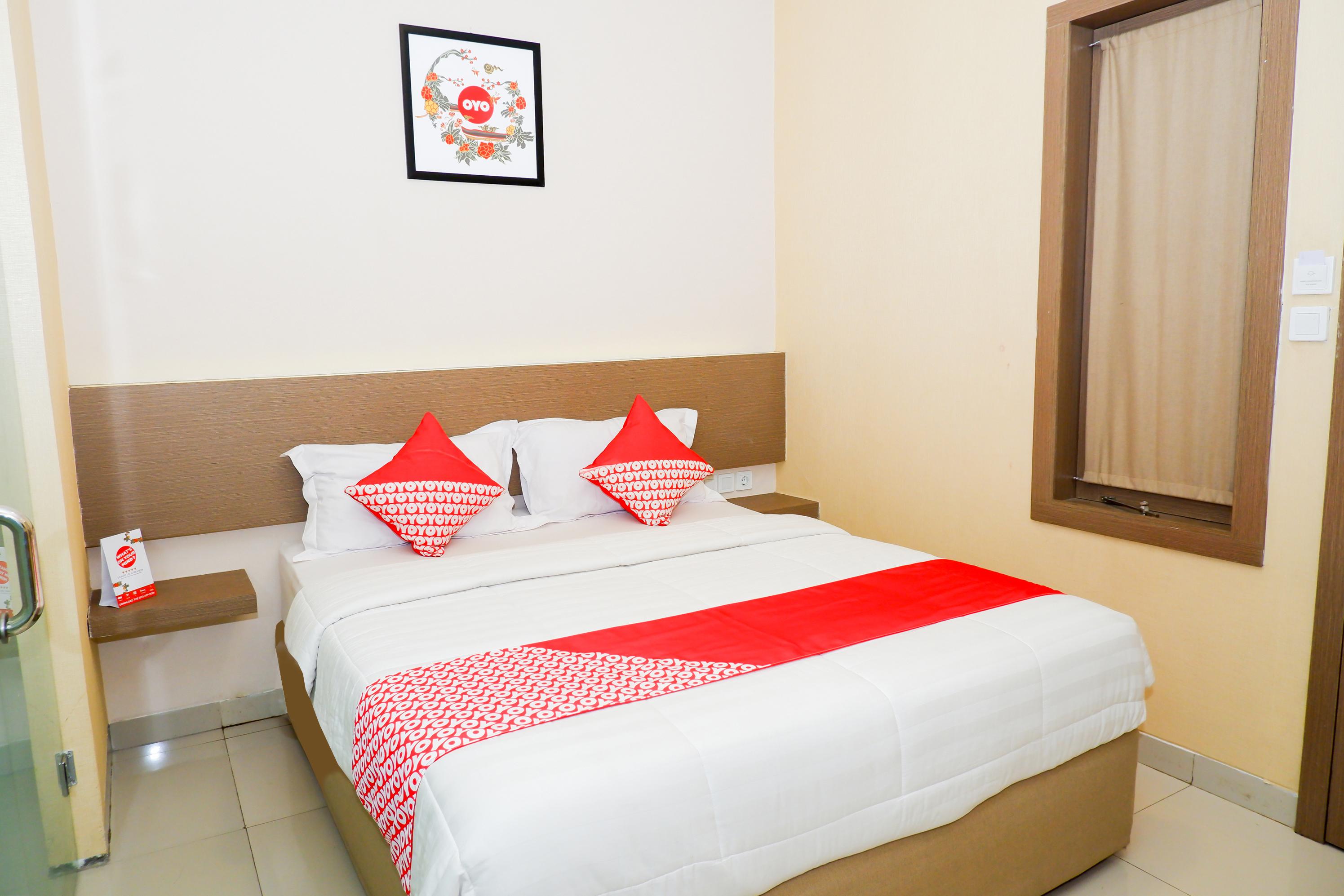 Oyo 379 Grand Mundu Hotel Semarang Exterior photo
