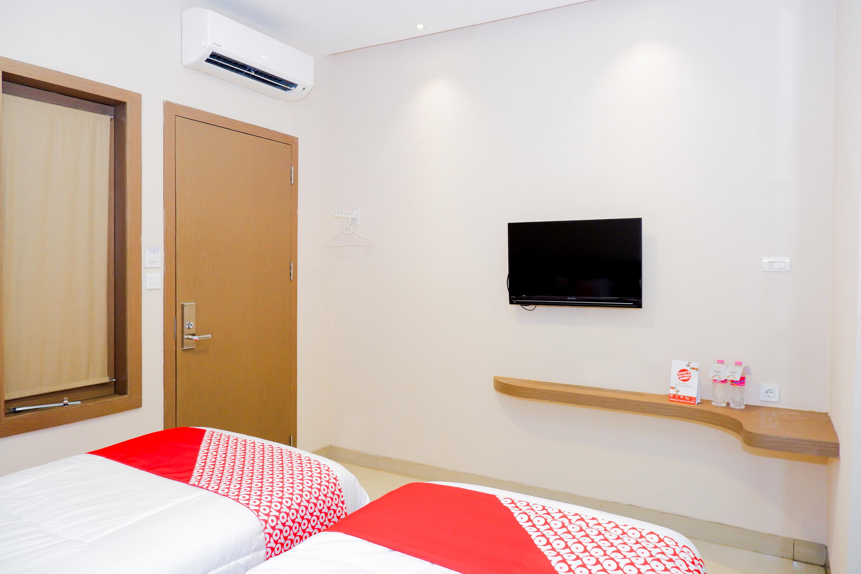 Oyo 379 Grand Mundu Hotel Semarang Exterior photo